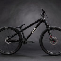 DMR Rower RHYTHM Pro – Black + Widelec Rock Shox Reba 26″